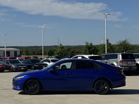 Used 2023 Hyundai Elantra SEL FWD image 3