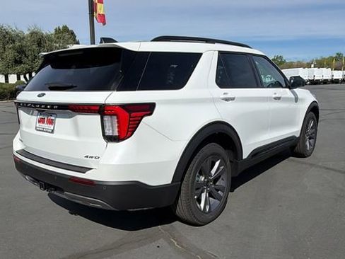 New 2026 Ford Explorer Active w/ Active Comfort Package image 4