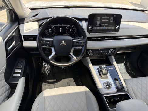 Used 2024 Mitsubishi Outlander 4WD Plug-In Hybrid image 7