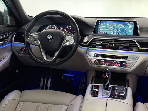 Used 2019 BMW 750i xDrive w/ M Sport Package AWD/4WD image 31