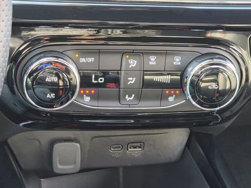 Used 2025 Chevrolet Trax RS w/ Driver Confidence Package image 24