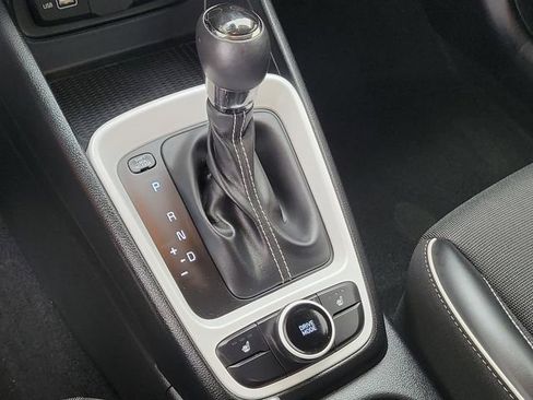 Used 2022 Hyundai Venue Limited w/ Cargo Package image 35