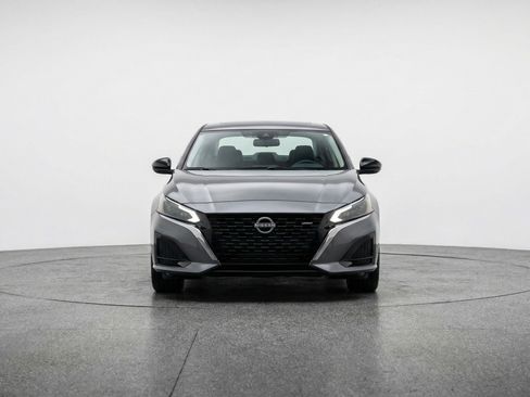 Used 2025 Nissan Altima 2.5 SV image 2