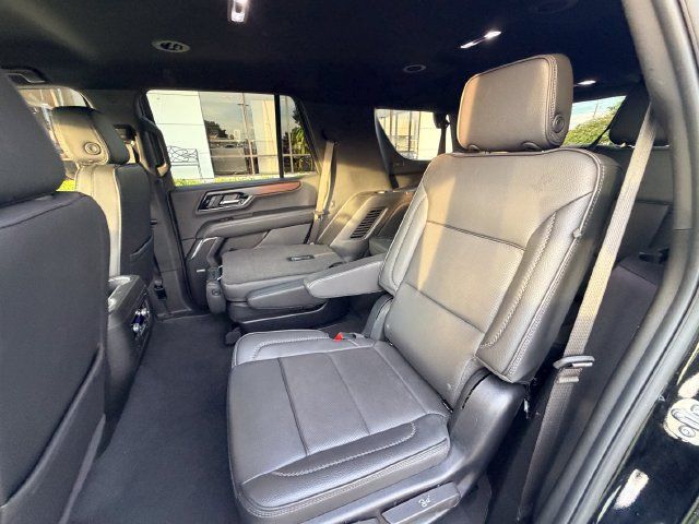 Used 2025 GMC Yukon Denali AWD/4WD image 16