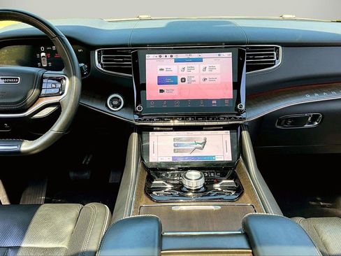 Used 2022 Jeep Grand Wagoneer Series II AWD/4WD image 12