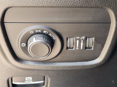 Used 2022 Jeep Grand Cherokee Laredo w/ Luxury Tech Group I AWD/4WD image 21