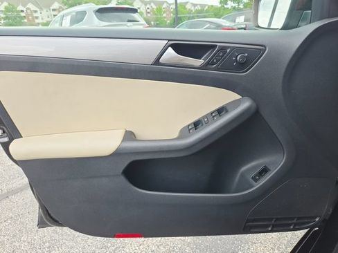 Used 2017 Volkswagen Jetta SE FWD image 31