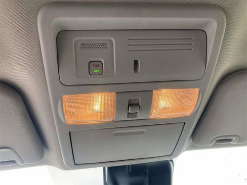 Used 2021 Nissan Titan SV image 22