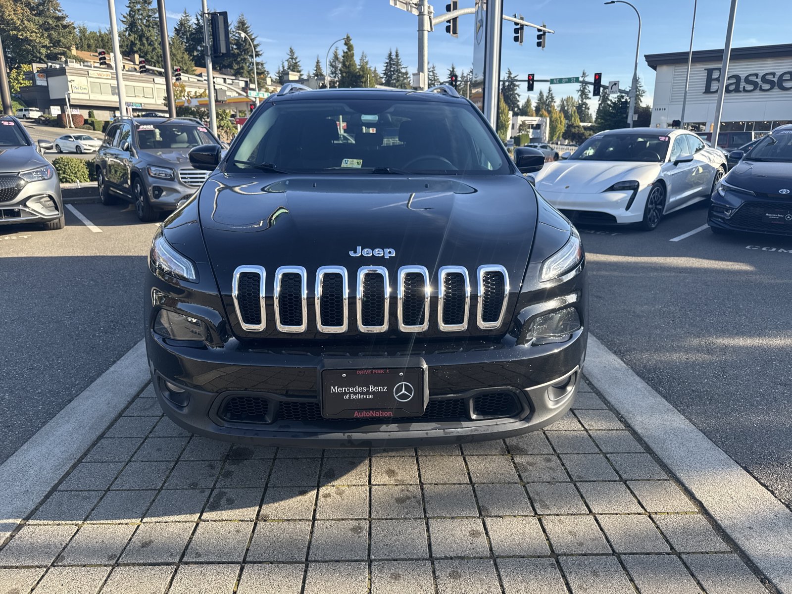 Used 2017 Jeep Cherokee Latitude w/ Comfort/Convenience Group AWD/4WD image 2
