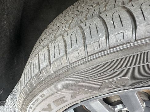 Used 2019 GMC Acadia SLT AWD/4WD image 5