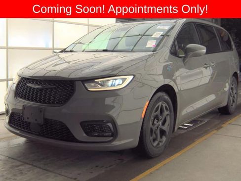 Used 2021 Chrysler Pacifica Touring-L w/ S Appearance Package FWD image 1