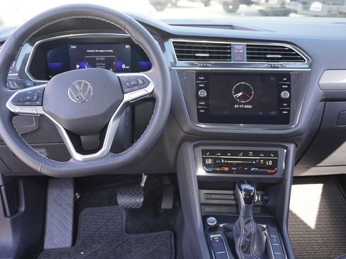 Used 2023 Volkswagen Tiguan SE FWD image 7