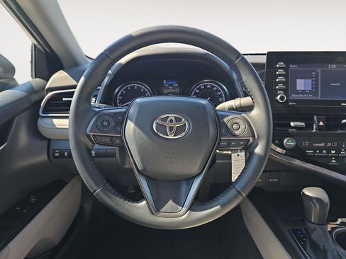 Used 2022 Toyota Camry SE image 11