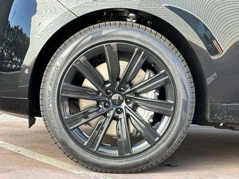 New 2026 Land Rover Range Rover SE image 13