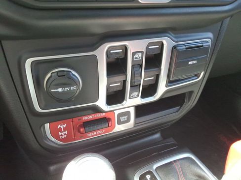 Used 2018 Jeep Wrangler Unlimited Rubicon AWD/4WD image 35