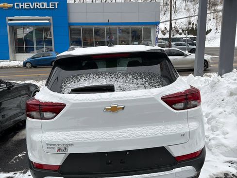 Used 2025 Chevrolet TrailBlazer LT w/ Convenience Package image 2