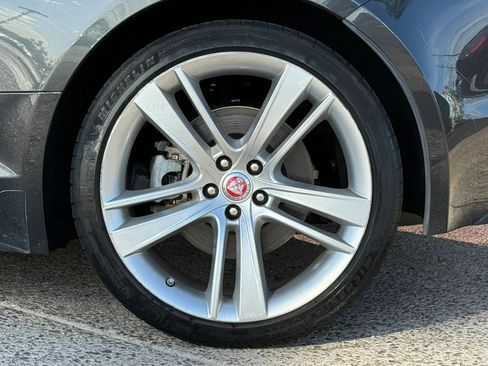 Used 2016 Jaguar F-TYPE Coupe image 27