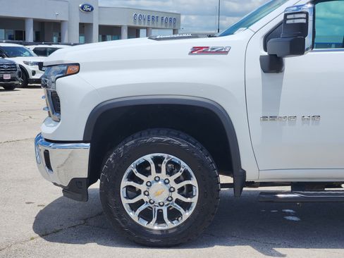 Used 2024 Chevrolet Silverado 2500 LTZ w/ LTZ Plus Package AWD/4WD image 9