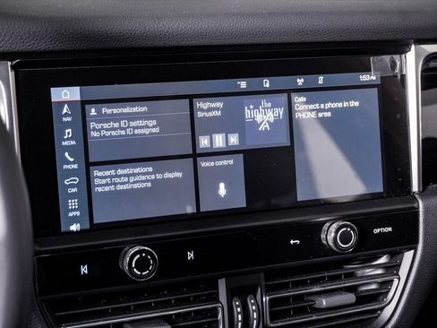 Certified 2025 Porsche Macan image 22