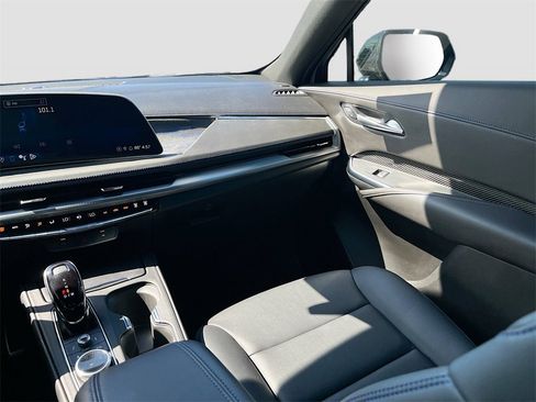 Used 2024 Cadillac XT4 Sport image 23