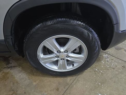 Used 2022 Chevrolet Trax LS w/ Tint and Cruise Package image 33