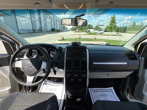 Used 2009 Dodge Grand Caravan SE w/ Climate Group FWD image 19