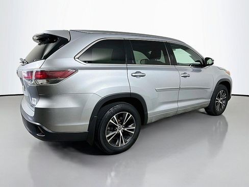 Used 2016 Toyota Highlander XLE AWD/4WD image 7