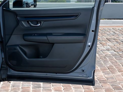 Used 2025 Honda CR-V Sport image 12