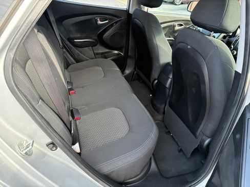 Used 2012 Hyundai Tucson GL image 16