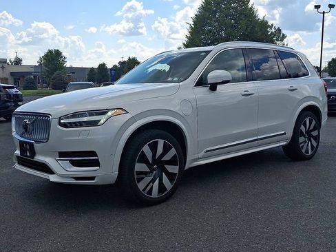 Used 2025 Volvo XC90 T8 Ultra w/ Lounge Package AWD/4WD image 3