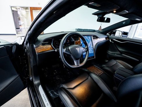 Used 2019 Tesla Model S AWD image 34