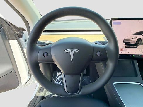 Used 2025 Tesla Model Y Long Range AWD/4WD image 37