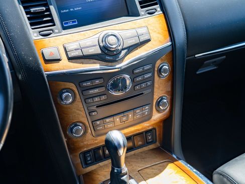 Used 2011 INFINITI QX56 4WD w/ Theater Pkg image 22