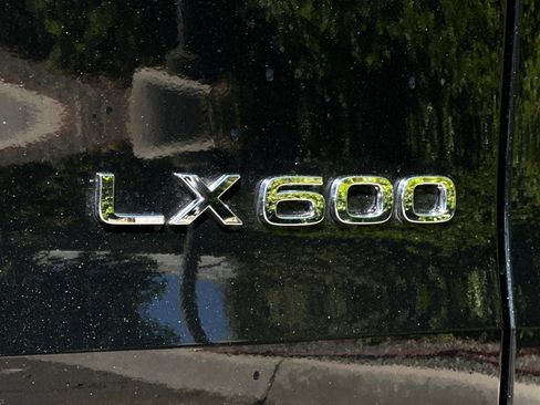 Certified 2024 Lexus LX 600 4WD w/ Appearance Package image 31