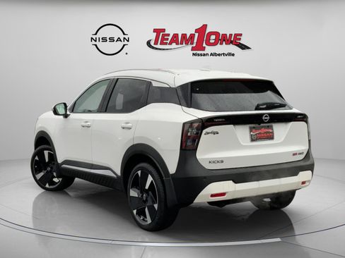 New 2025 Nissan Kicks SR image 4