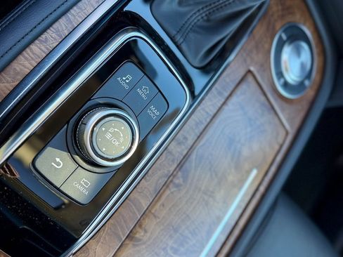 Used 2024 Nissan Armada SL w/ Captain's Chairs Package image 29