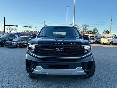 Used 2025 Ford Expedition Platinum image 5
