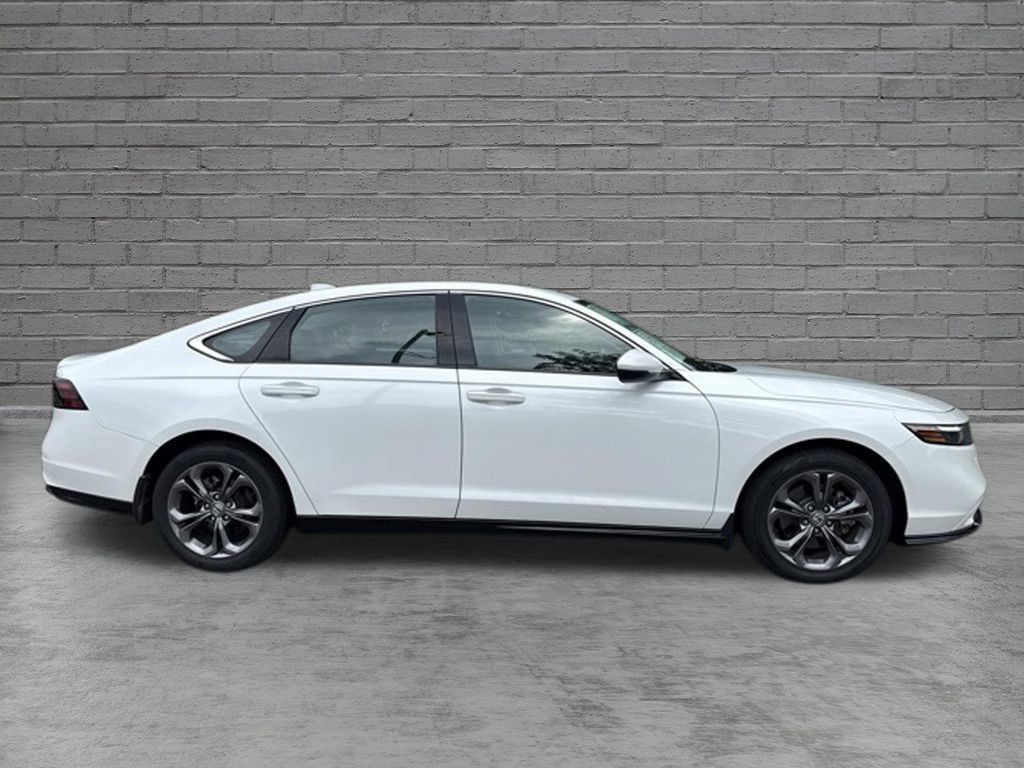 Used 2023 Honda Accord EX-L image 9