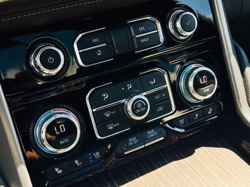 Used 2021 GMC Yukon XL Denali w/ Advanced Technology Package AWD/4WD image 22