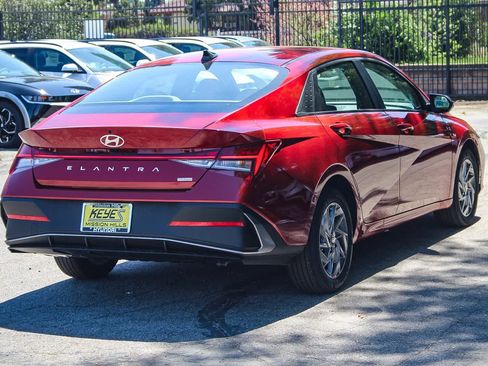 New 2025 Hyundai Elantra Blue image 4