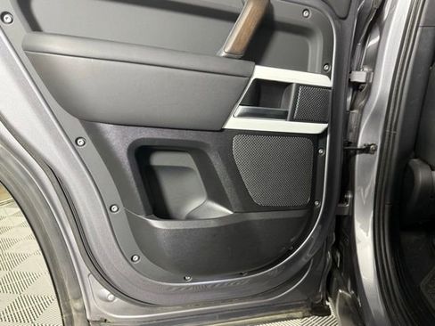 Used 2020 Land Rover Defender 110 First Edition image 23