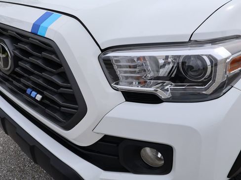 Used 2023 Toyota Tacoma TRD Off-Road image 3