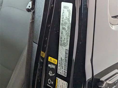 Used 2022 Jeep Wrangler Unlimited Sport image 17