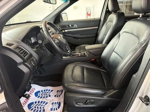 Used 2018 Ford Explorer XLT w/ Equipment Group 202A AWD/4WD image 15