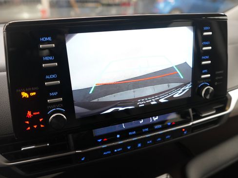 Used 2021 Toyota Sienna XLE image 29