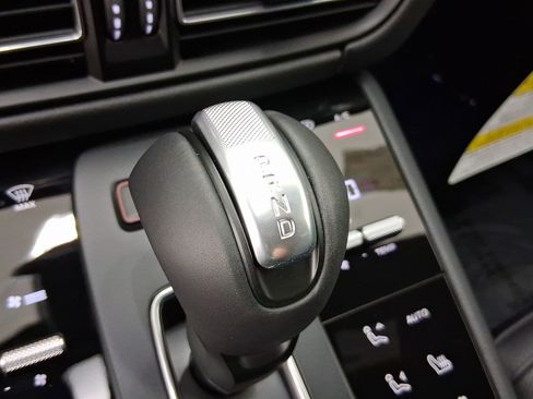 Used 2026 Porsche Macan AWD/4WD image 26