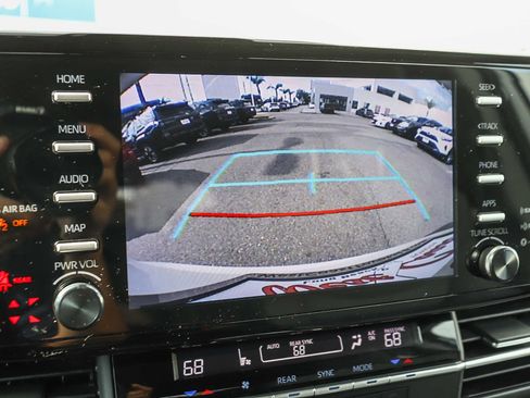 Used 2024 Toyota Sienna LE image 27