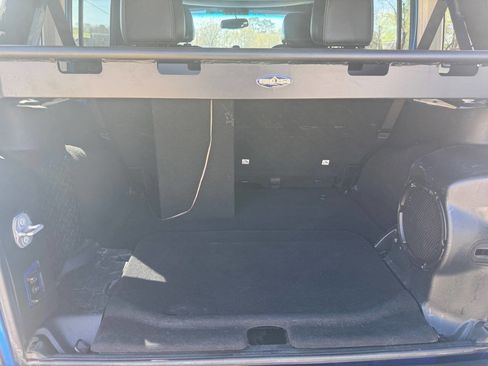 Used 2014 Jeep Wrangler Unlimited Sahara image 11