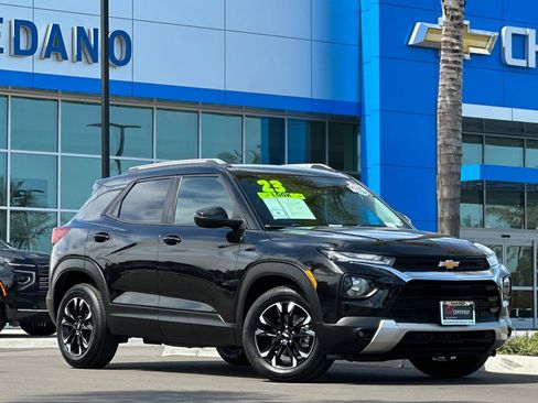 Used 2023 Chevrolet TrailBlazer LT w/ Convenience Package FWD image 2