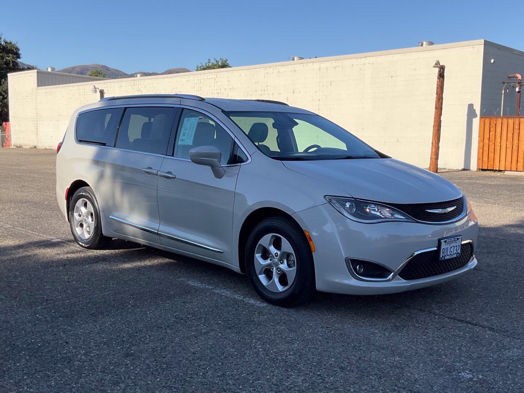Used 2017 Chrysler Pacifica Touring-L Plus FWD image 8